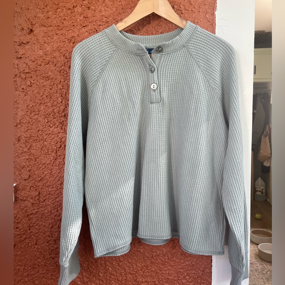 Old Navy Light Gray Long Sleeve Henley Top